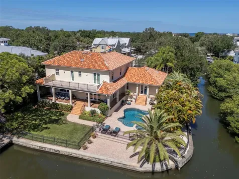 2212 S Occident Street Tampa FL 33629