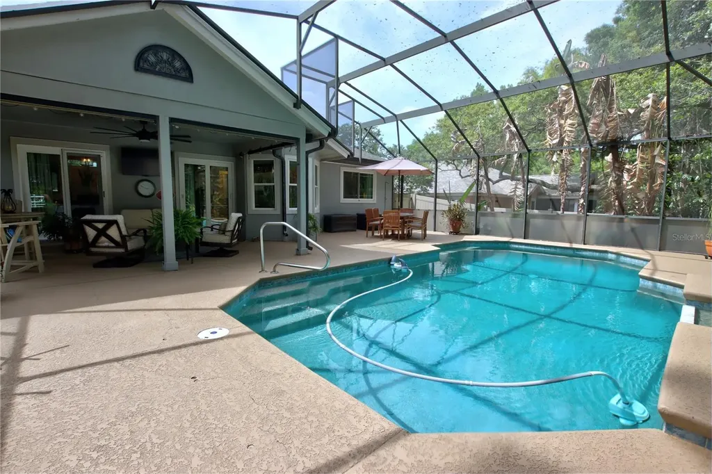 301 Oak Leaf Circle Lake Mary FL 32746