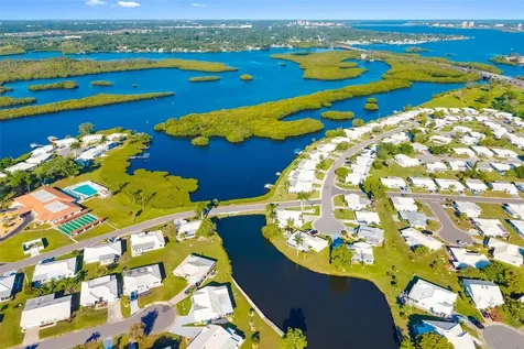 3910 Joyce Drive Bradenton FL 34208
