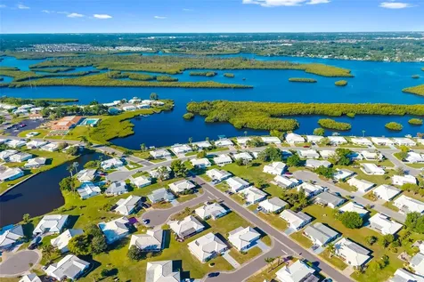 3910 Joyce Drive Bradenton FL 34208