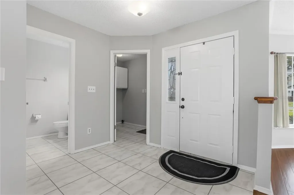 353 Lakebreeze Circle Lake Mary FL 32746