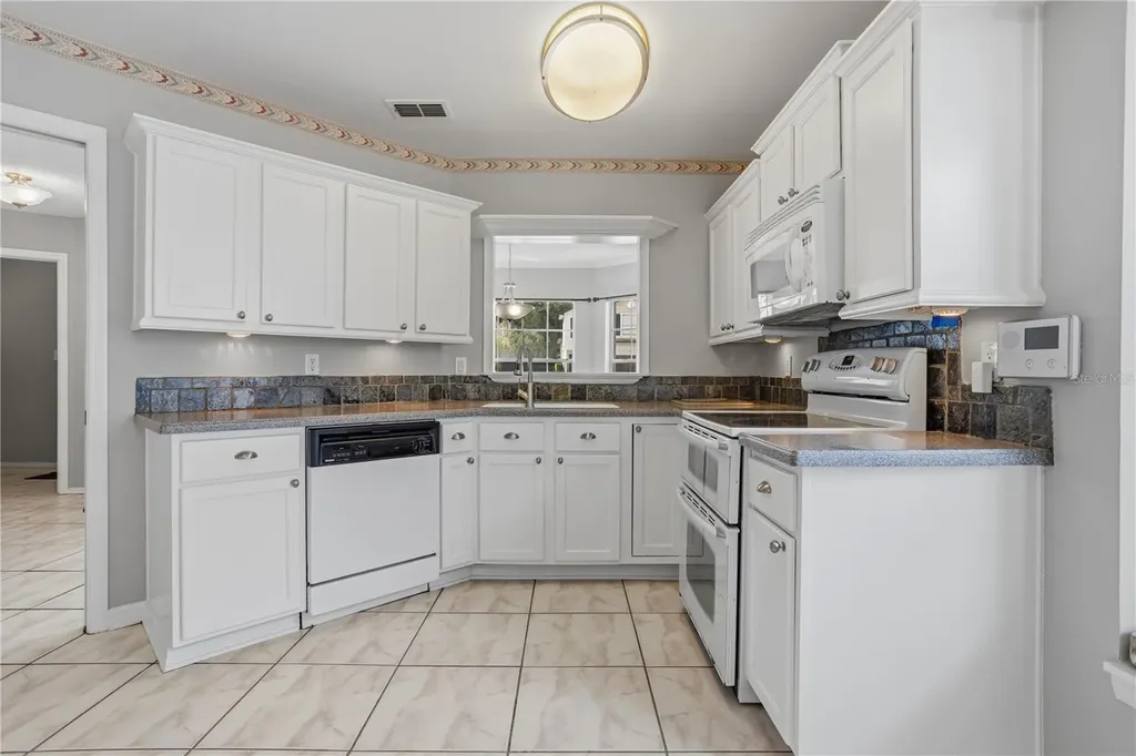 353 Lakebreeze Circle Lake Mary FL 32746