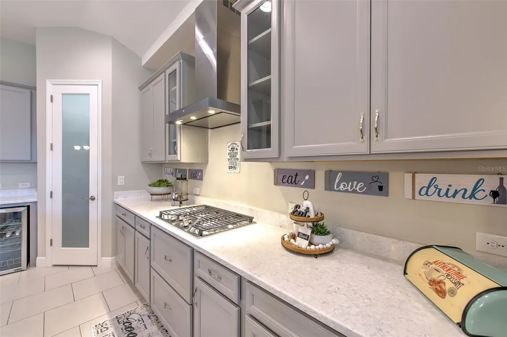 7401 Paradiso Drive Apollo Beach FL 33572