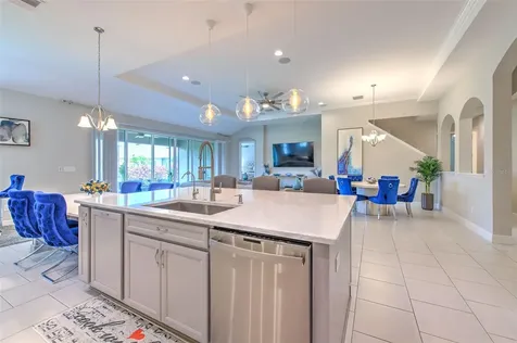 7401 Paradiso Drive Apollo Beach FL 33572