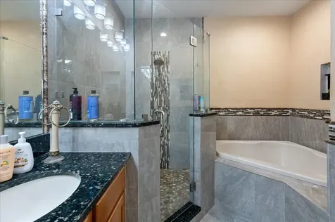 4445 Amberly Oaks Court Tampa FL 33614