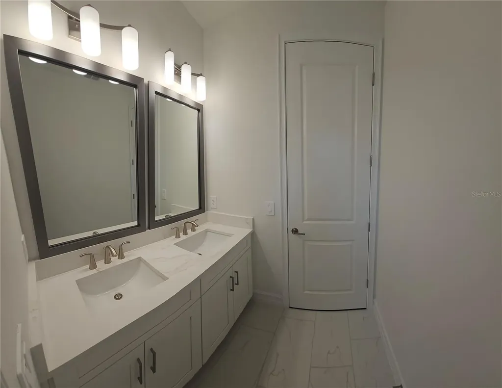 1112 Seagrape Drive Ruskin FL 33570
