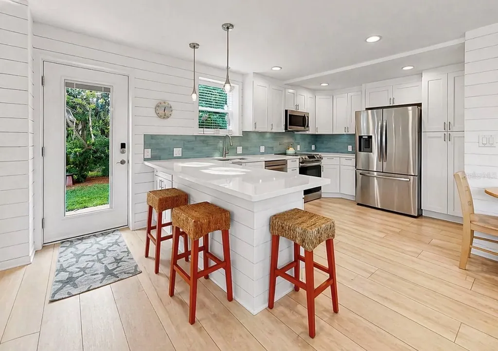 8096 Glenbrooke Lane Sarasota FL 34243