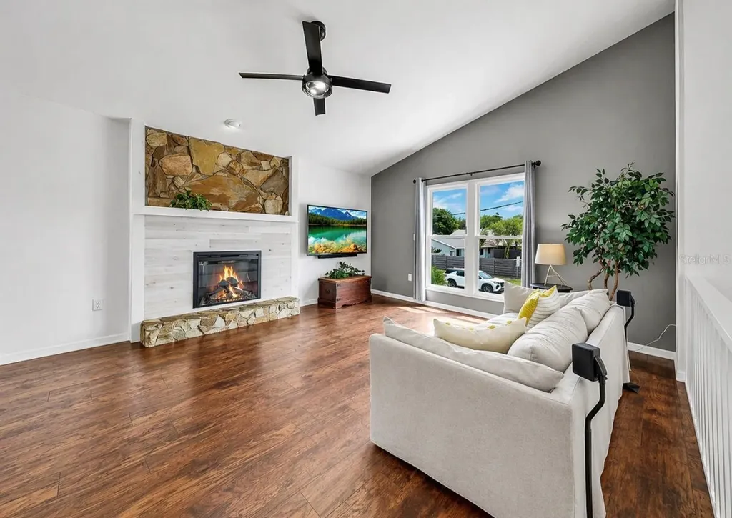 8096 Glenbrooke Lane Sarasota FL 34243