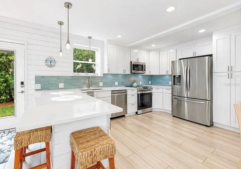 8096 Glenbrooke Lane Sarasota FL 34243