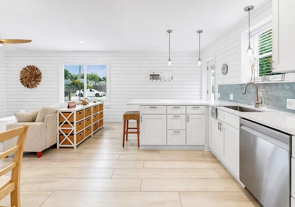 8096 Glenbrooke Lane Sarasota FL 34243