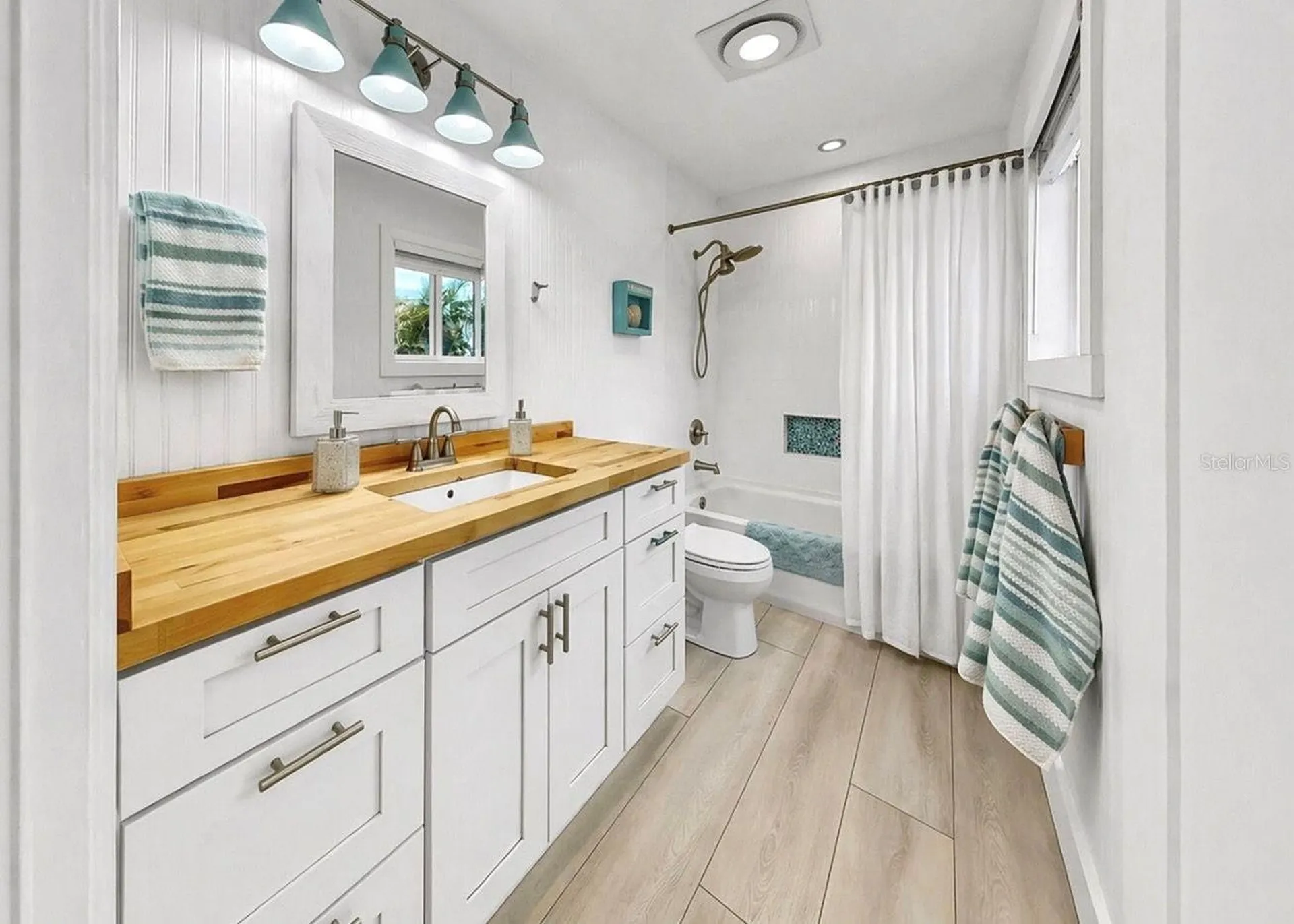 8096 Glenbrooke Lane Sarasota FL 34243