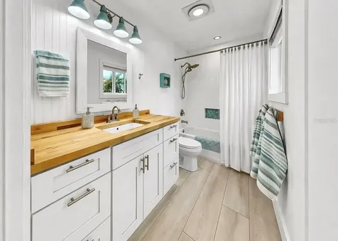 8096 Glenbrooke Lane Sarasota FL 34243