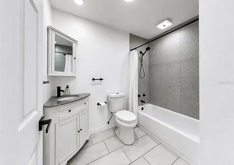8096 Glenbrooke Lane Sarasota FL 34243