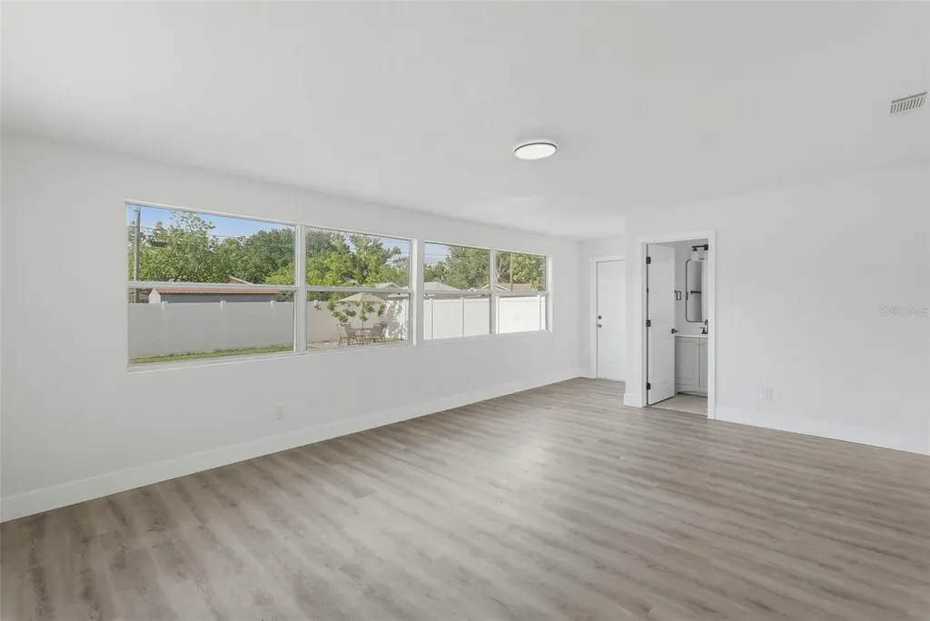 4075 38th Avenue N St Petersburg FL 33713