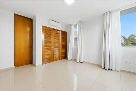 70 Calle Aquamarina San Juan PR 00926