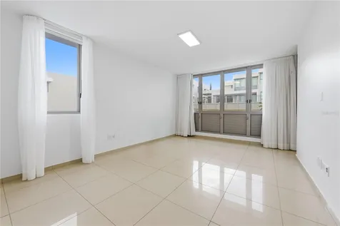 70 Calle Aquamarina San Juan PR 00926