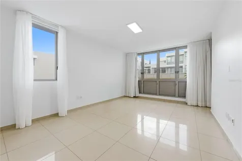 70 Calle Aquamarina San Juan PR 00926