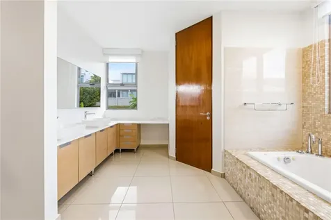 70 Calle Aquamarina San Juan PR 00926