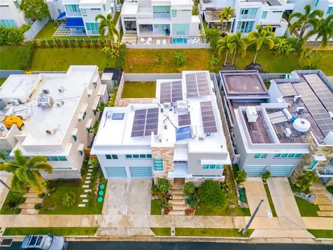 70 Calle Aquamarina San Juan PR 00926