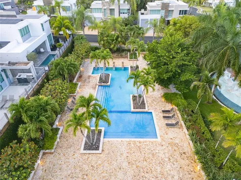 70 Calle Aquamarina San Juan PR 00926