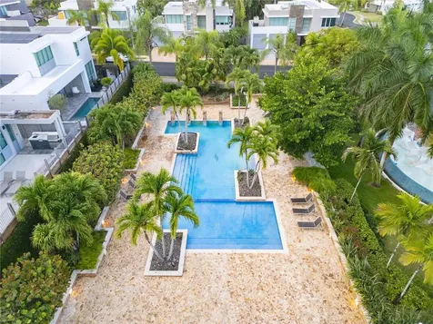 70 Calle Aquamarina San Juan PR 00926