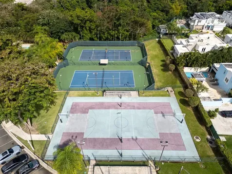 70 Calle Aquamarina San Juan PR 00926