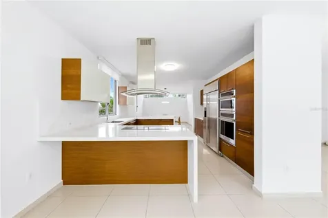 70 Calle Aquamarina San Juan PR 00926