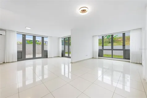 70 Calle Aquamarina San Juan PR 00926