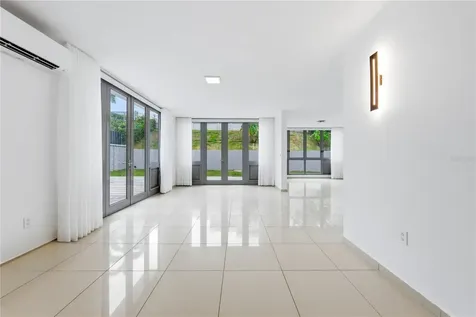 70 Calle Aquamarina San Juan PR 00926