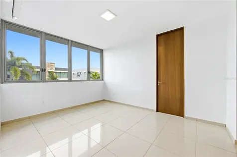 70 Calle Aquamarina San Juan PR 00926