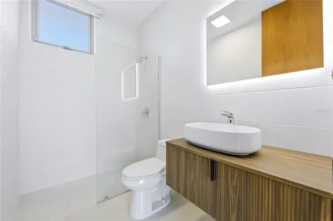 70 Calle Aquamarina San Juan PR 00926