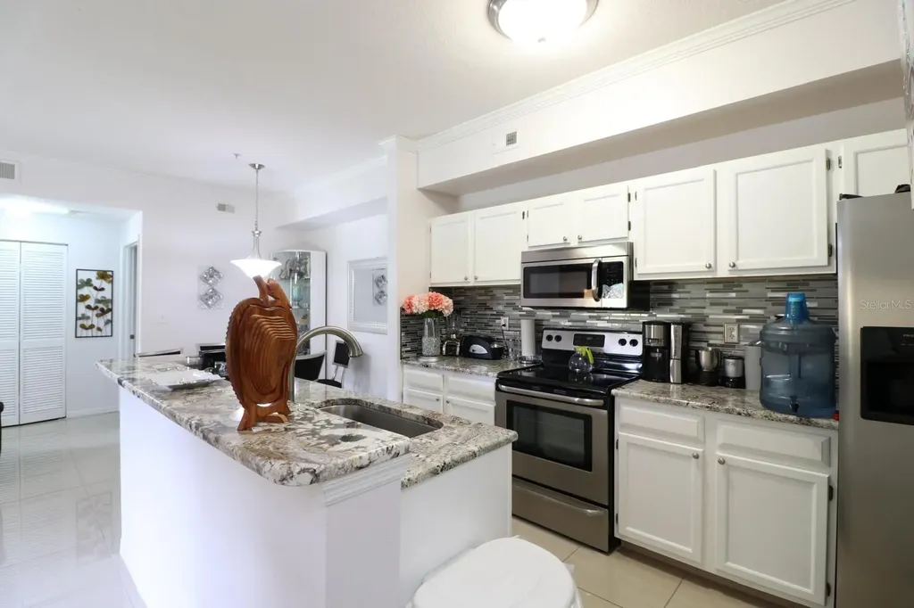 5610 Pinnacle Heights Circle Tampa FL 33624