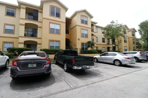 5610 Pinnacle Heights Circle Tampa FL 33624