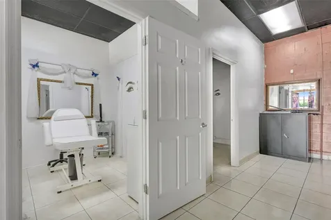 1903 E Fl 60 Valrico FL 33594