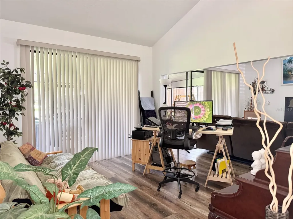 207 Granada Court N Plant City FL 33566