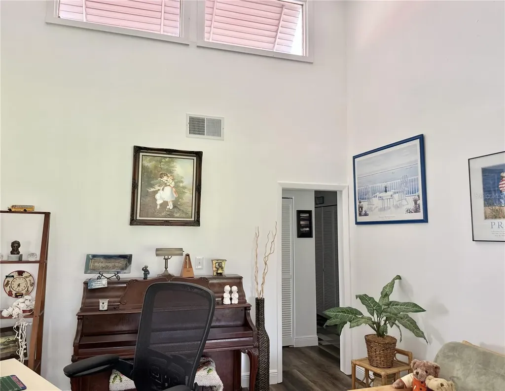 207 Granada Court N Plant City FL 33566