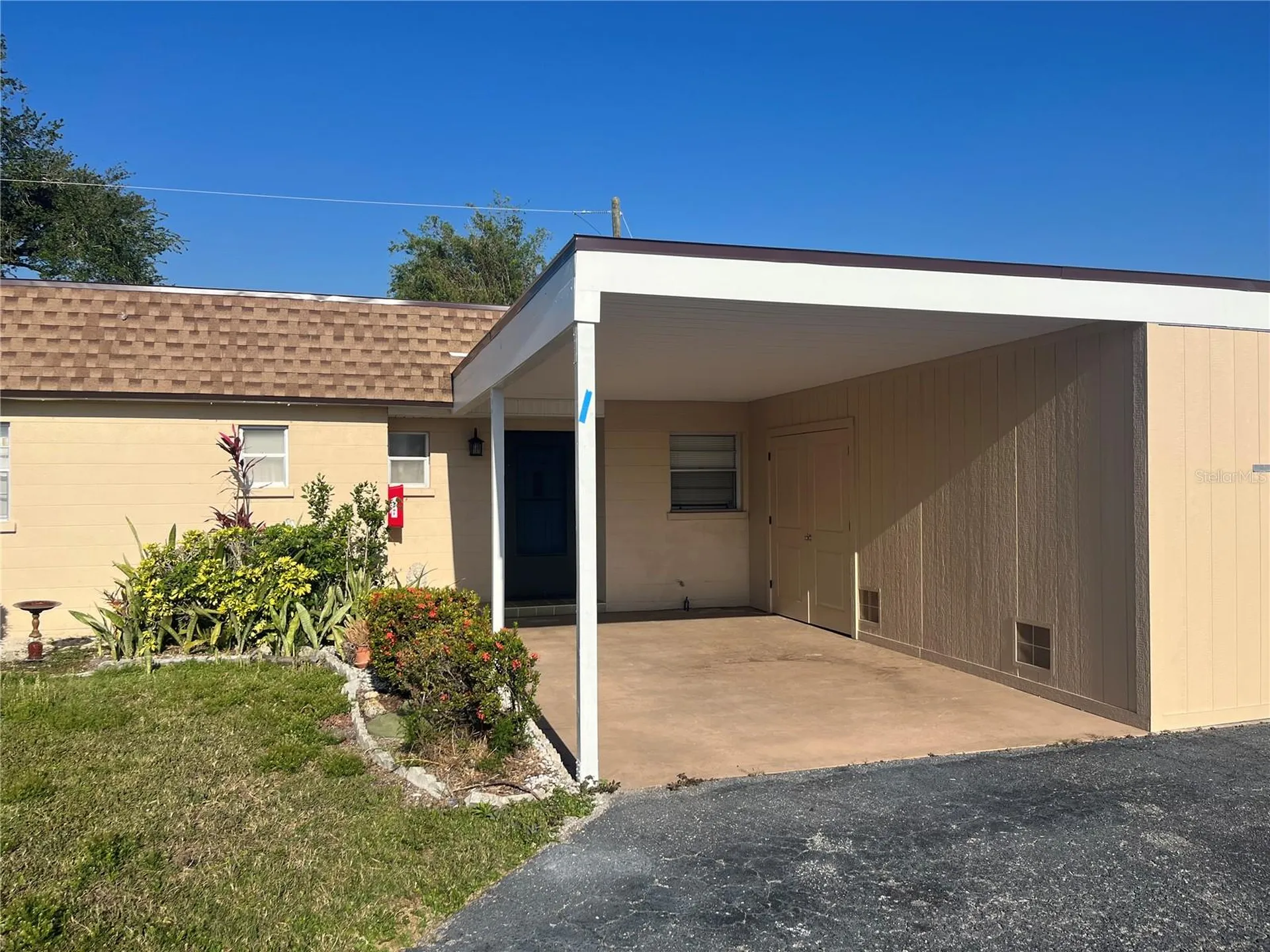 655 Park Circle Bradenton FL 34207
