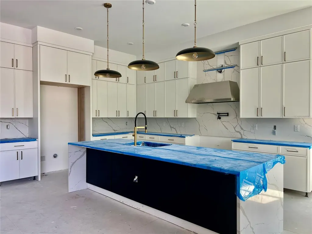 4633 W Kensington Avenue Tampa FL 33629