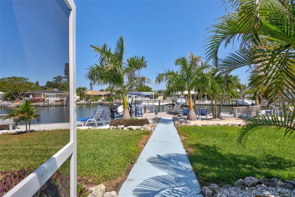 563 Lewis Boulevard SE St Petersburg FL 33705