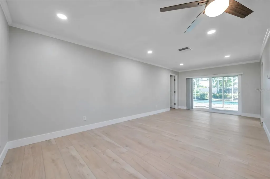 8789 Maplewood Road Seminole FL 33777