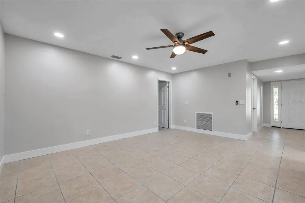 8789 Maplewood Road Seminole FL 33777