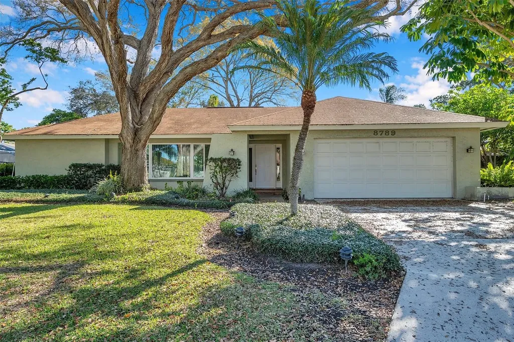 8789 Maplewood Road Seminole FL 33777