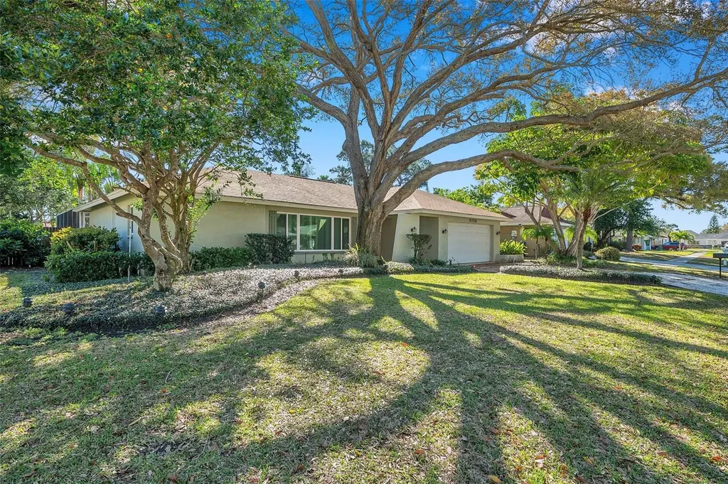 8789 Maplewood Road Seminole FL 33777