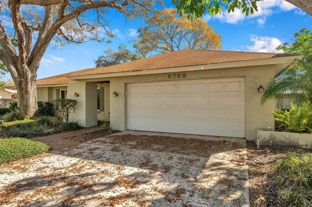8789 Maplewood Road Seminole FL 33777