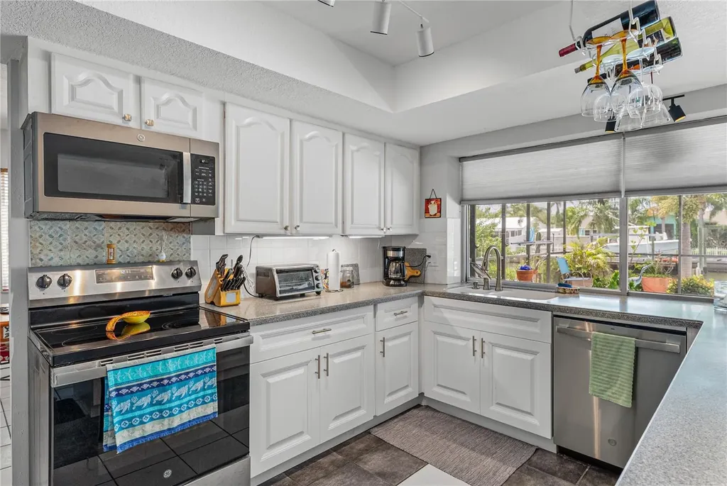 906 Sago Palm Way Apollo Beach FL 33572