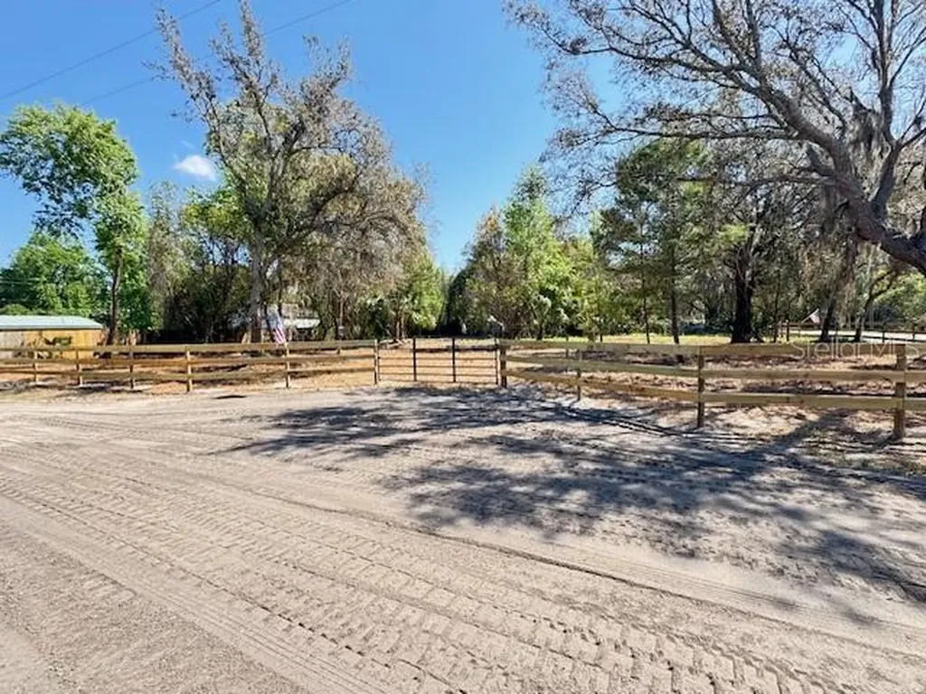 28815 Azalea Avenue Paisley FL 32767