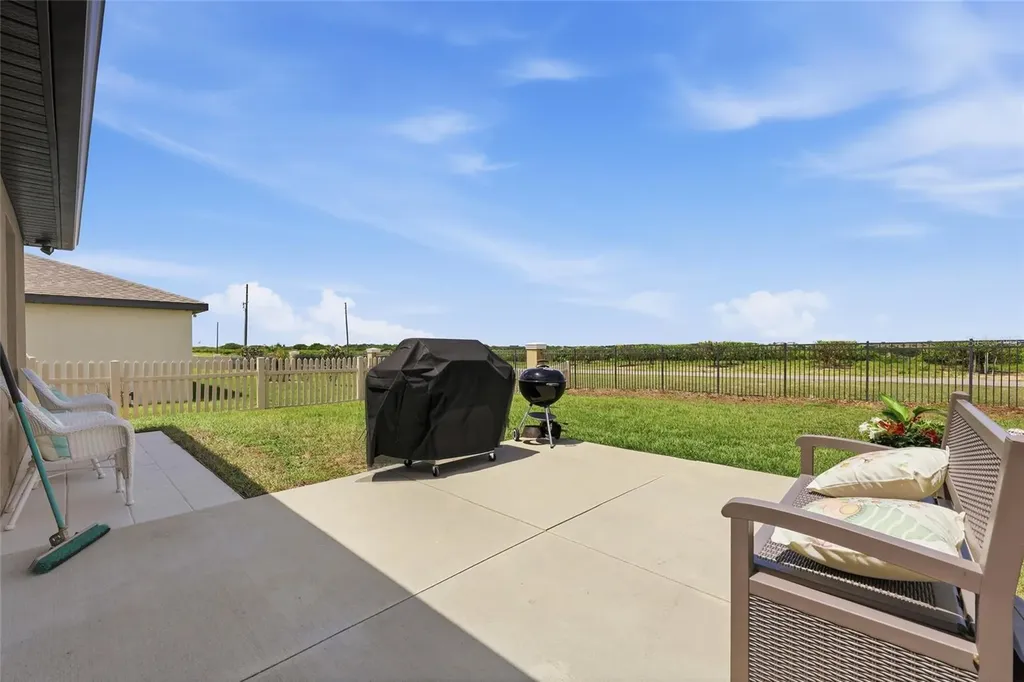 1607 Swan Lake Circle Dundee FL 33838