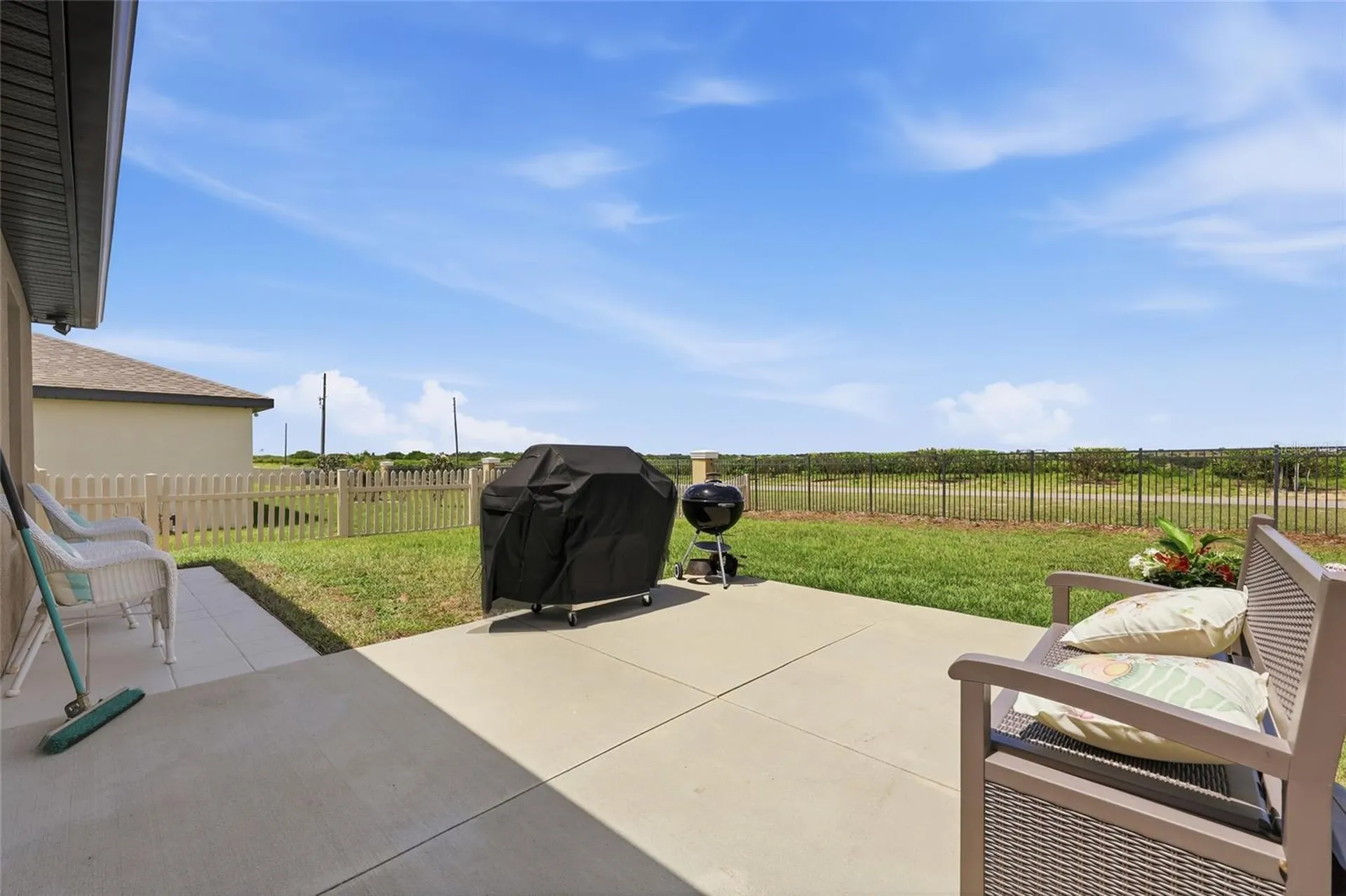1607 Swan Lake Circle Dundee FL 33838