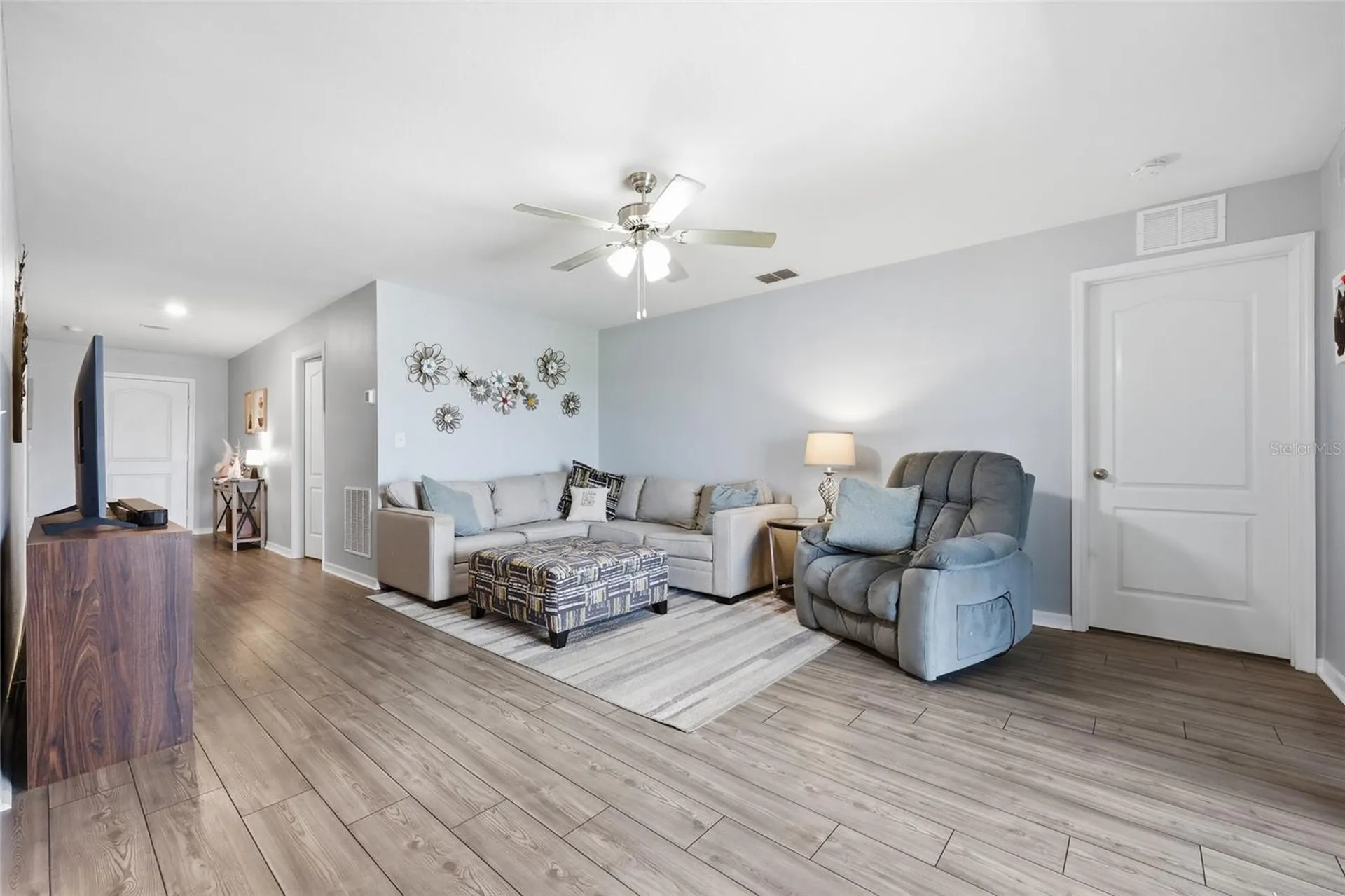 1607 Swan Lake Circle Dundee FL 33838