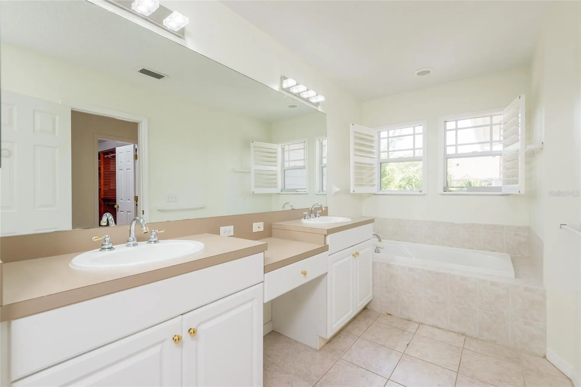 2876 Bayshore Trails Drive Tampa FL 33611